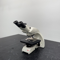Leica DM 750/4K Microscope image 1